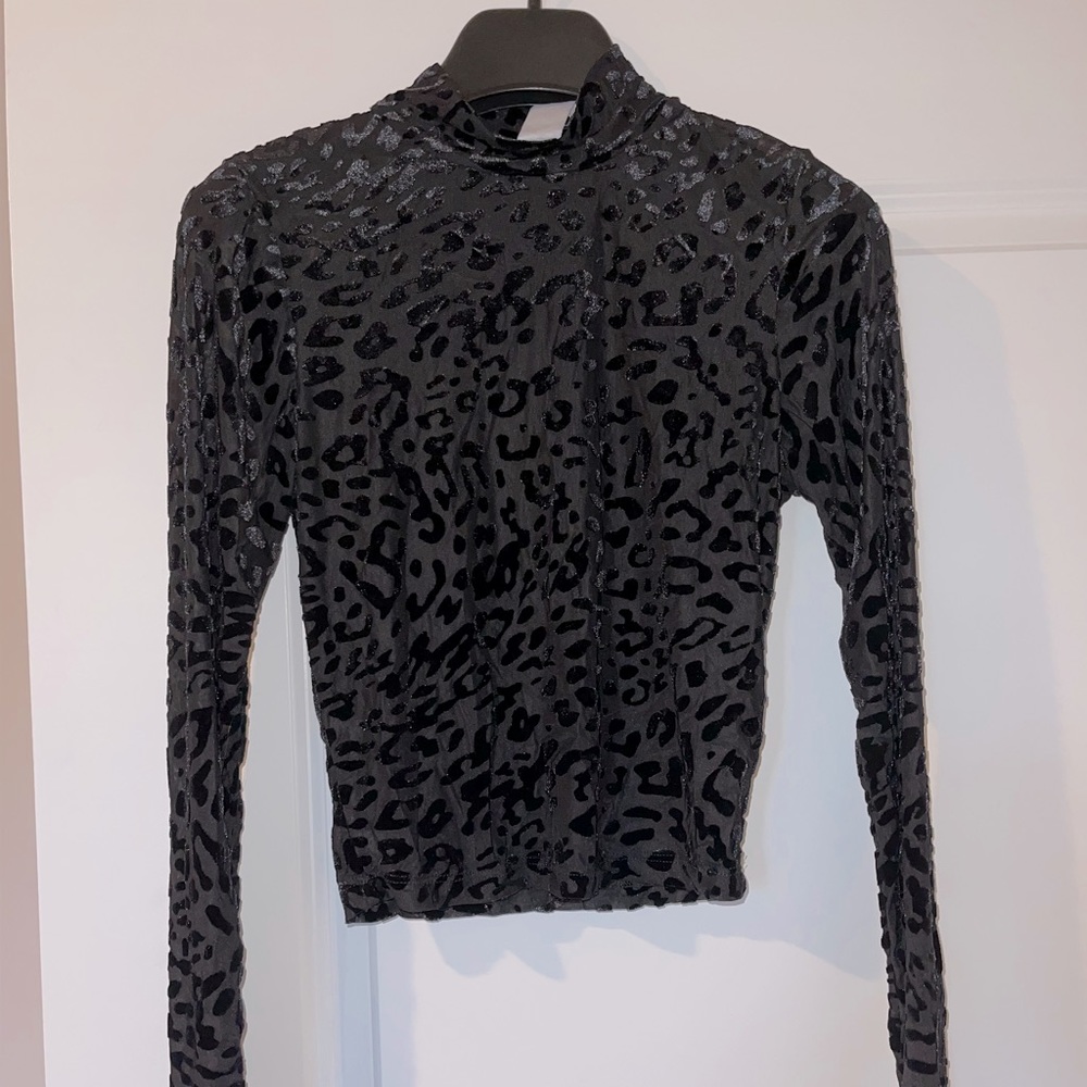LONG SLEEVE CHEETAH TURTLENECK TOP